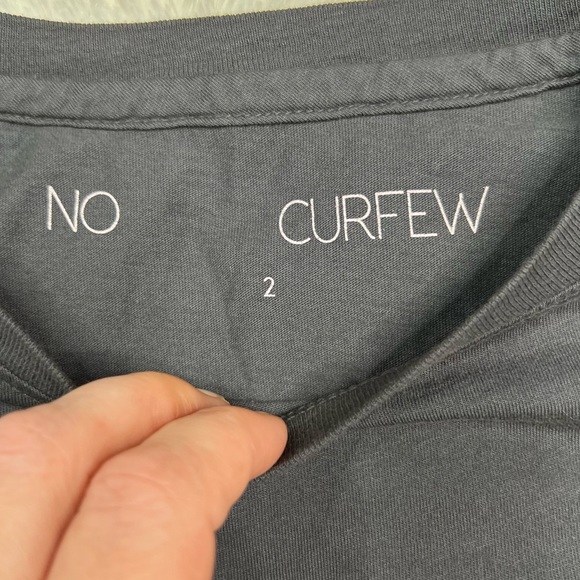 No Curfew San Francisco Skyline Crewneck Graphic Short Sleeve T-Shirt Black Sz S - Picture 4 of 5